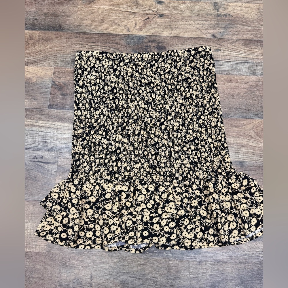 Lost + Wander Smocked Floral Mini Skirt Black Gold Ruffle Hem Size S NWT - Picture 12 of 13